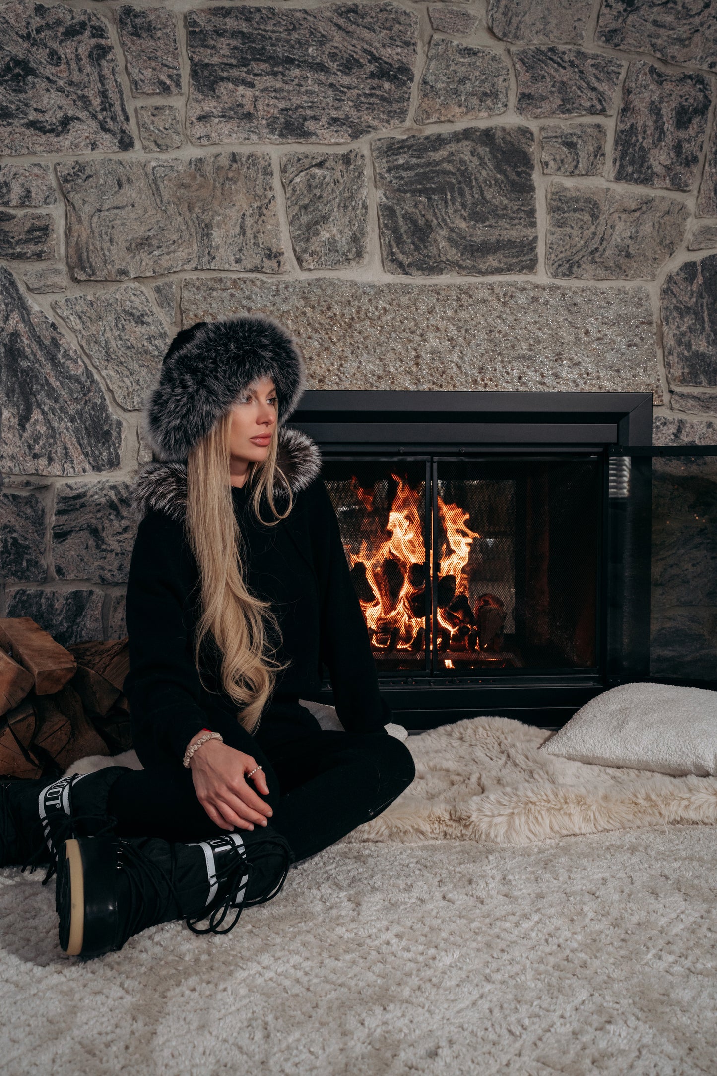 Wool-Blend Knit Woman set with Silver Fox Fur