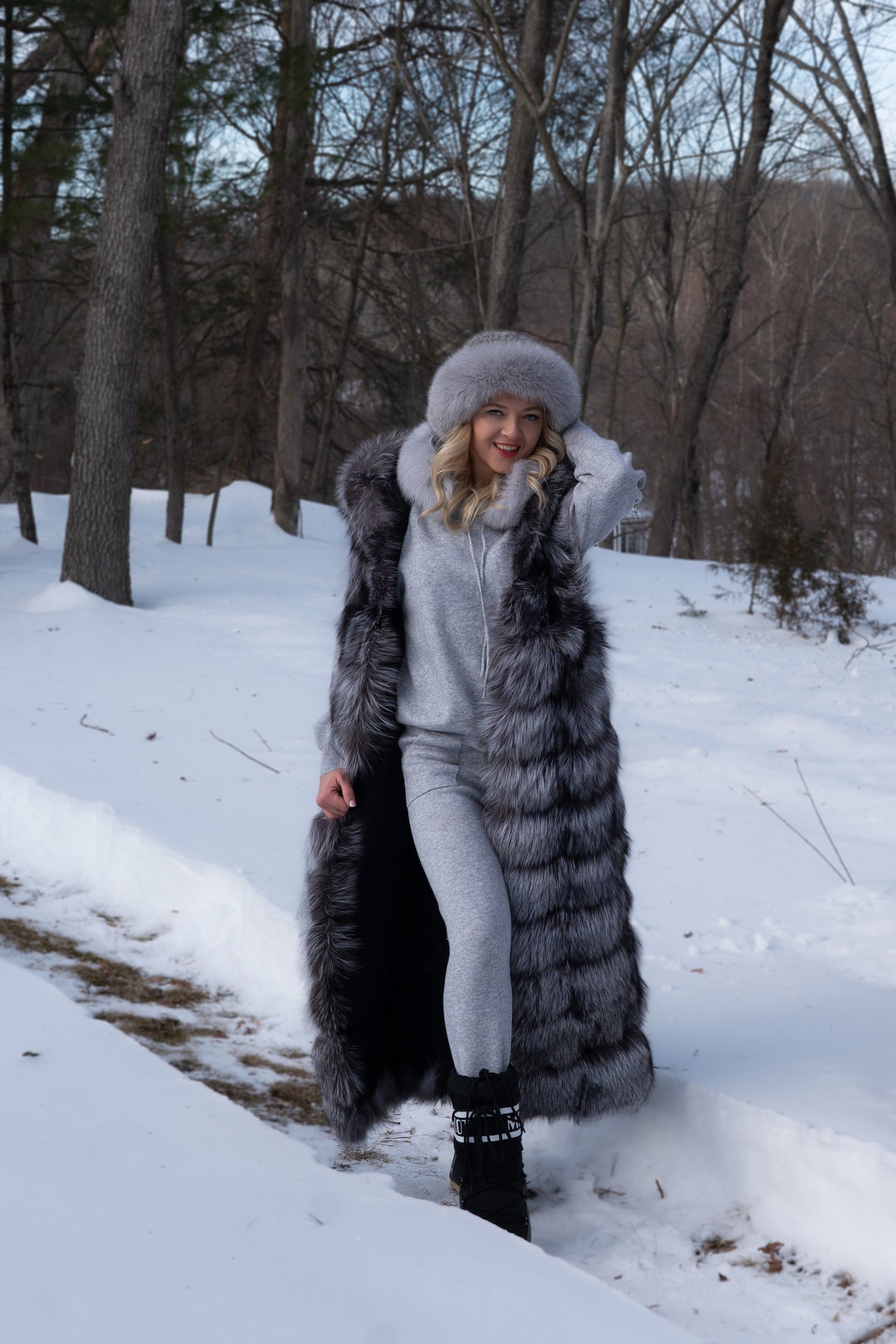Wool-Blend Knit Woman set with Dyed Fox Fur